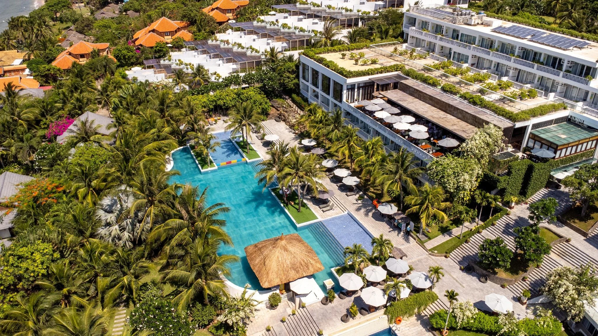 The Cliff Resort, ses piscines et la côte de Mũi Né au Vietnam